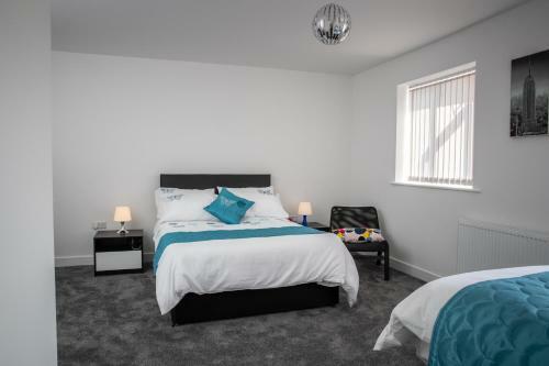 Fantastic Large House With Private Parking