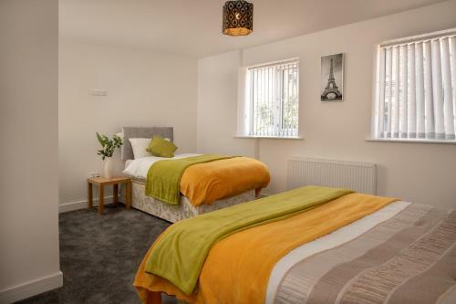 Fantastic Large House With Private Parking