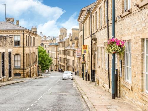 Appealing Studio In Bradford Near Forster Square Retail Park