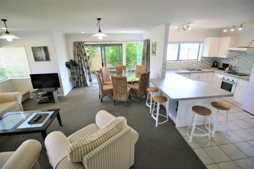 Aristaair- Central City Townhouse