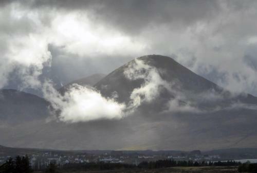 Tigh Eilidh (the Cabin On The Hill)