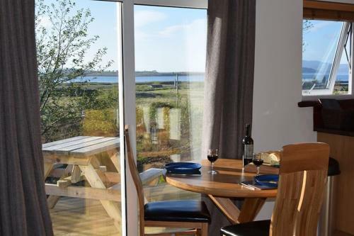 Tigh Eilidh (the Cabin On The Hill)