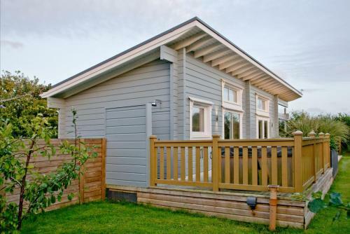 Cutterbrough, Great Field Lodges