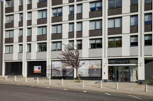 Kings Road Apartments