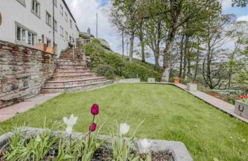 Stunning 1700?s Cottage With Unparalleled Views.