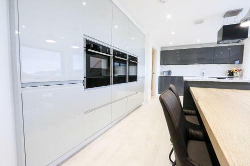 Black Barn Skye - Contemporary 3 Bed / 4 Bath Home