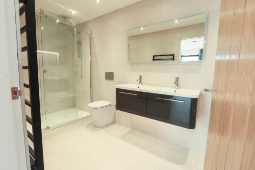 Black Barn Skye - Contemporary 3 Bed / 4 Bath Home