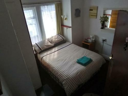 Myroomz Golden Strand Hotel