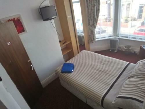 Myroomz Golden Strand Hotel