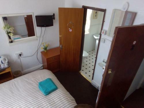 Myroomz Golden Strand Hotel