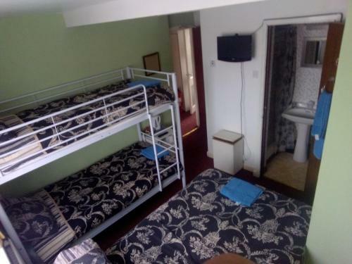 Myroomz Golden Strand Hotel