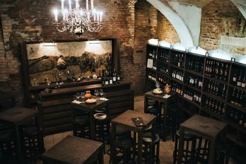 Hotel Mitra, Story Hotels