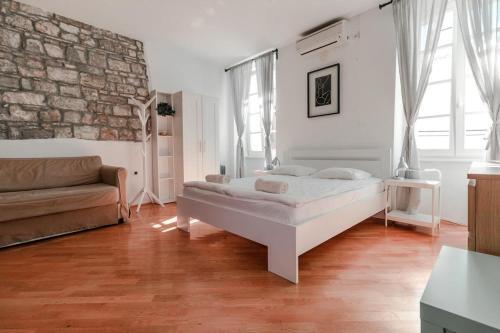 Apartments Artemus Music
