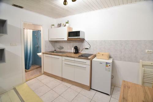 Bernard Coastal Getaway Apartment