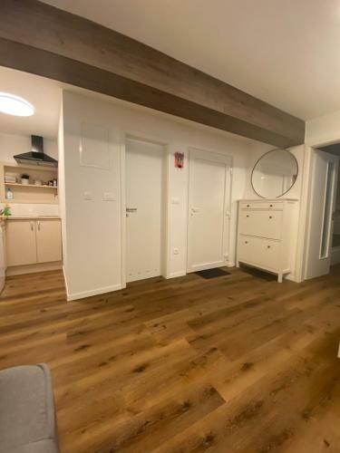 Jolly -center Bright Apartment At Tartini Square