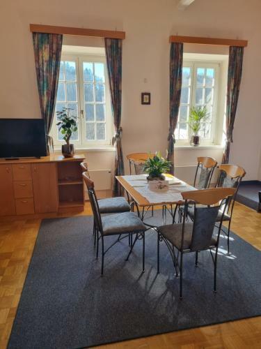 Apartma Vrtnica, Vila Golf