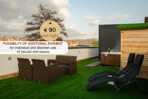 Roof Apartment Art-pe
