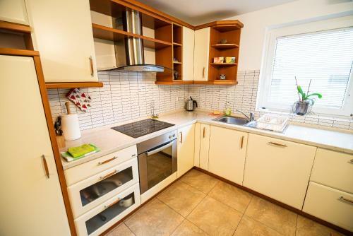 Three Bedroom Apartment With Terrace Ole