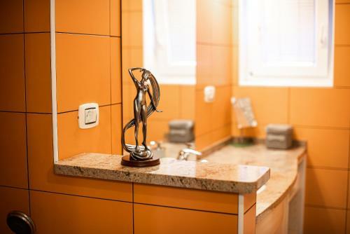 Three Bedroom Apartment With Terrace Ole