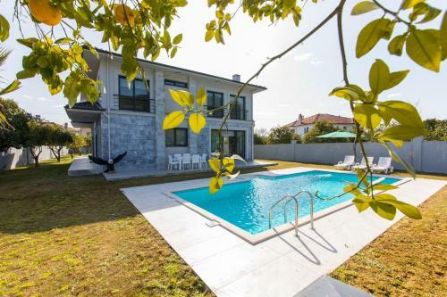 Yamac Villa Atakoy Daily Weekly Rentals
