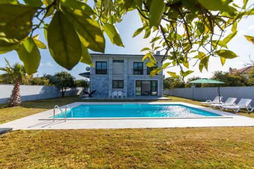 Yamac Villa Atakoy Daily Weekly Rentals