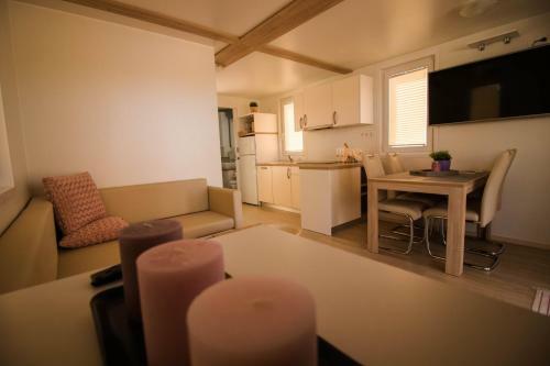 Marina Luxury Houseboat Lavender