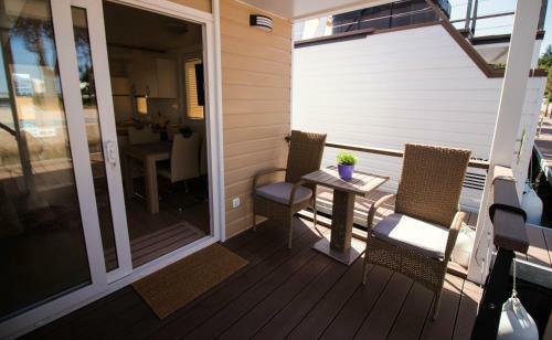 Marina Luxury Houseboat Lavender