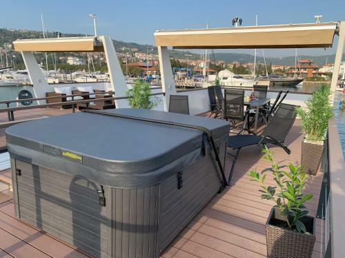 Floating House Mm, Marina Portoro?