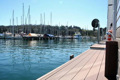 Floating House Marina Royal
