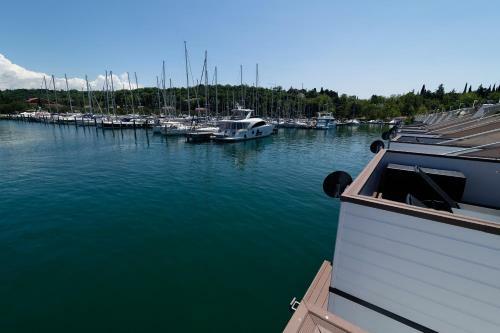 Floating House Marina Royal
