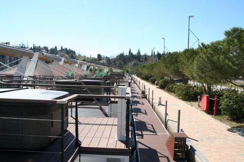 Floating House Marina Royal