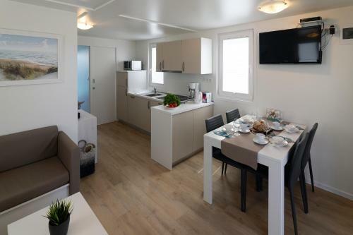 Floating House Marina Royal
