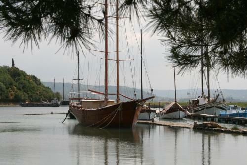 Floating House Marina Royal