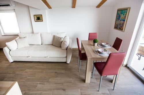 Red Rose Apartment