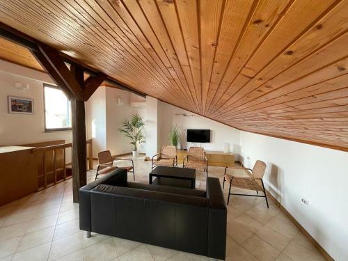 Modern & Comfy Sea View House Ng