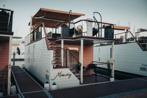 Floating House Memory