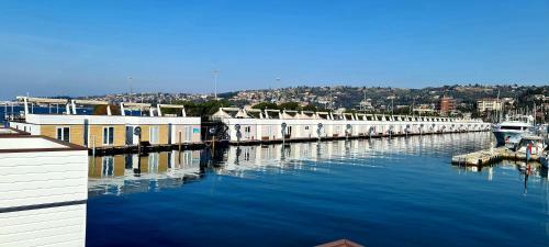 Floating Sea House Miraboat
