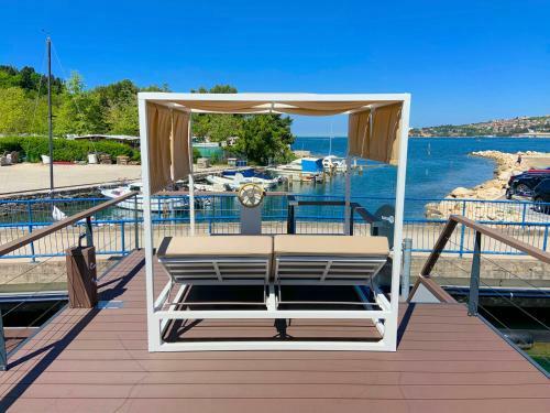 Star 2 Floating House, Marina Portoro?