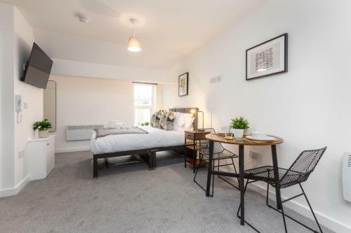 Charles Alexander Short Stay - Charnley House Apartments