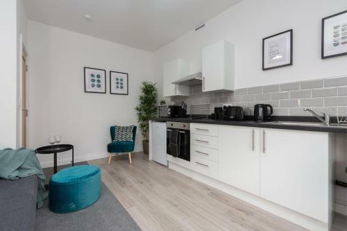 Charles Alexander Short Stay - Charnley House Apartments