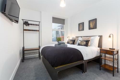 Charles Alexander Short Stay - Charnley House Apartments