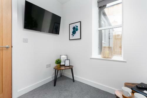 Charles Alexander Short Stay - Charnley House Apartments
