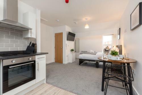 Charles Alexander Short Stay - Charnley House Apartments
