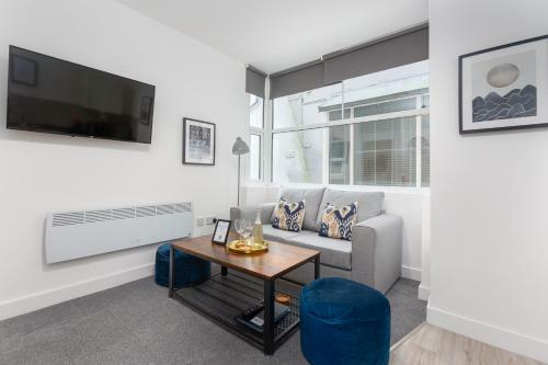 Charles Alexander Short Stay - Charnley House Apartments