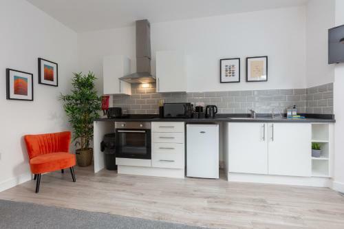 Charles Alexander Short Stay - Charnley House Apartments