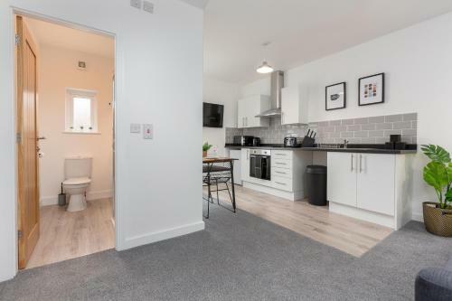 Charles Alexander Short Stay - Charnley House Apartments