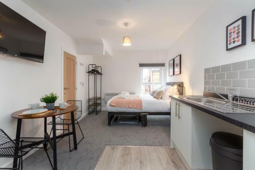 Charles Alexander Short Stay - Charnley House Apartments