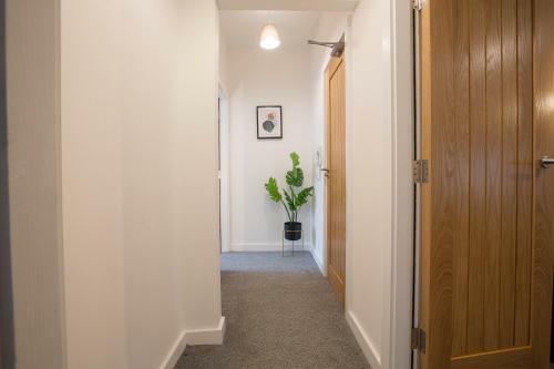 Charles Alexander Short Stay - Charnley House Apartments