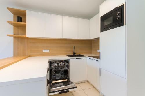 Premium Sea Side Marina Apartment By Locap Group