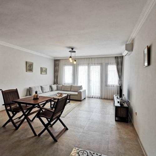 4+1 Spacious Apartment With Sea View. 5 Minutes From The Beach